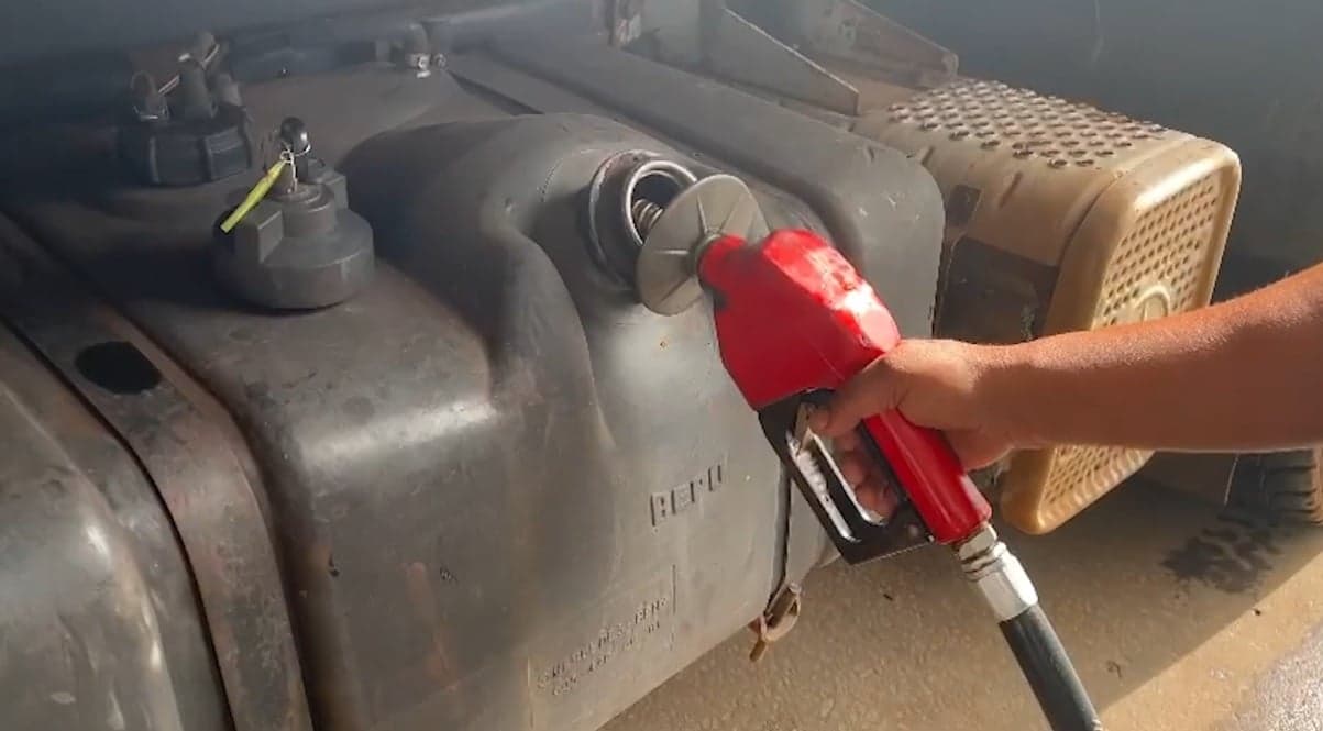 Diesel dispara quase 20% em 12 meses e chega a R$ 7,35 por litro no Brasil