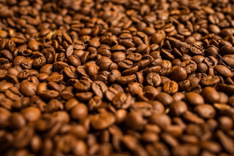 Alta do dólar sustenta preços do café no Brasil apesar de quedas no exterior