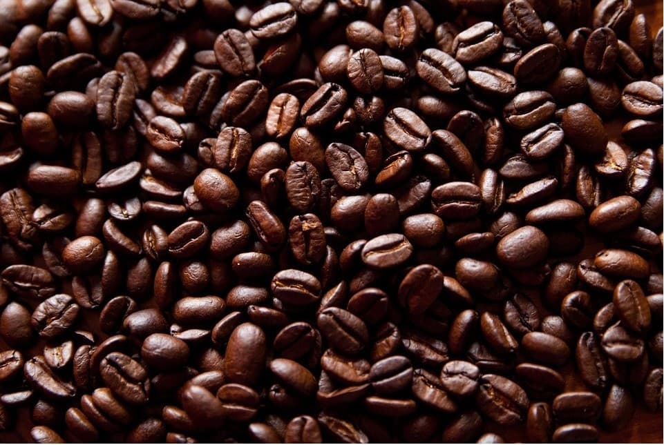Com pressão de dólar e clima, café recua 2% em Nova York