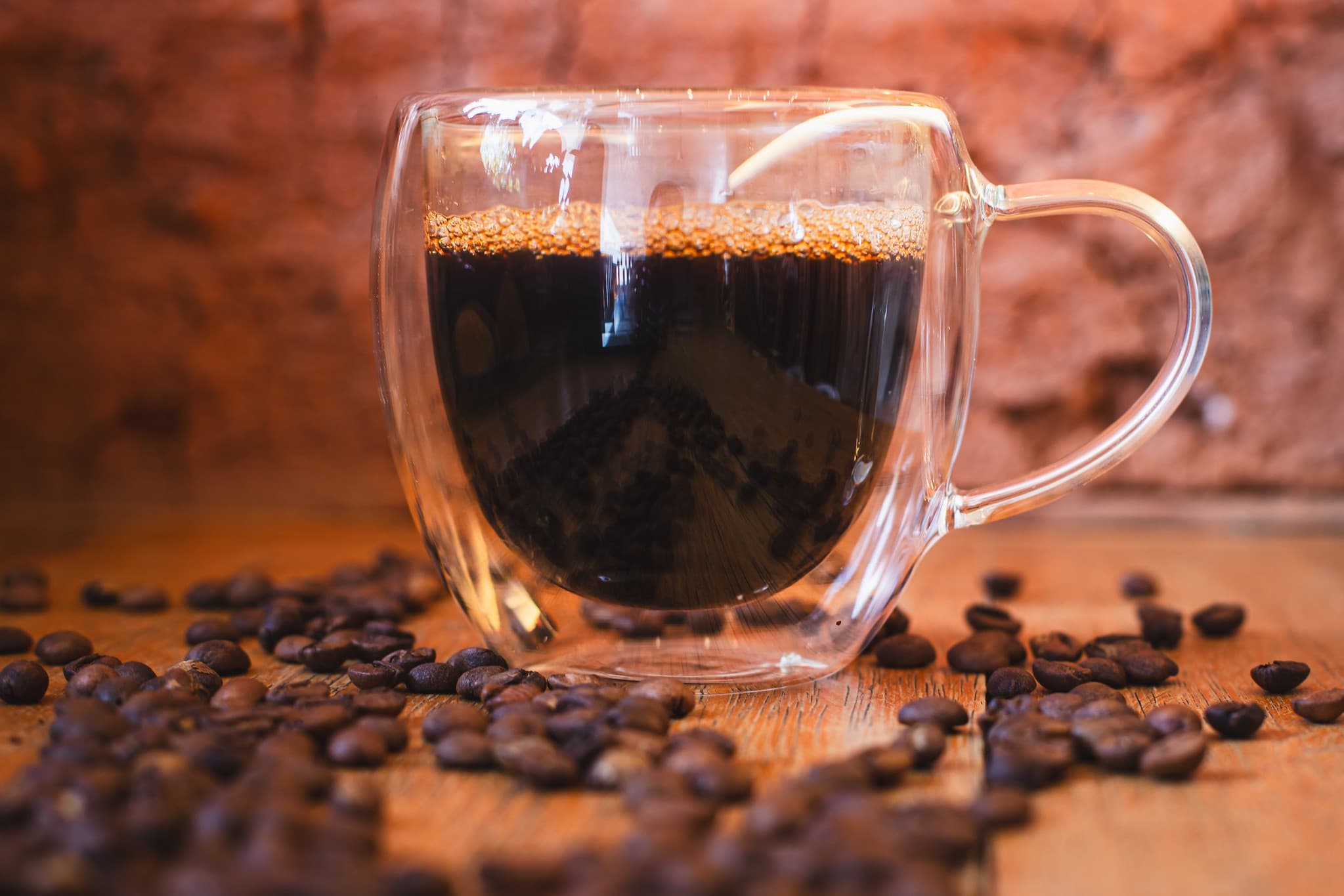 Como é feito o café descafeinado? Entenda o processo