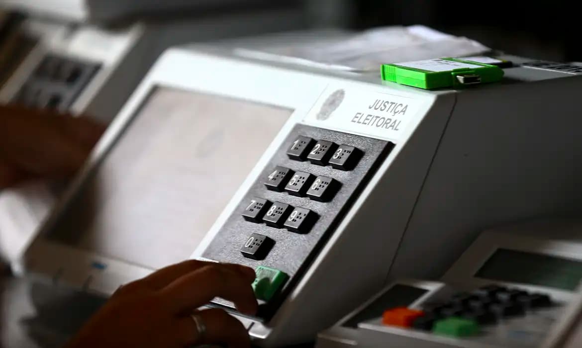 Urnas são abertas em todo o Brasil para o segundo turno das eleições de 2026