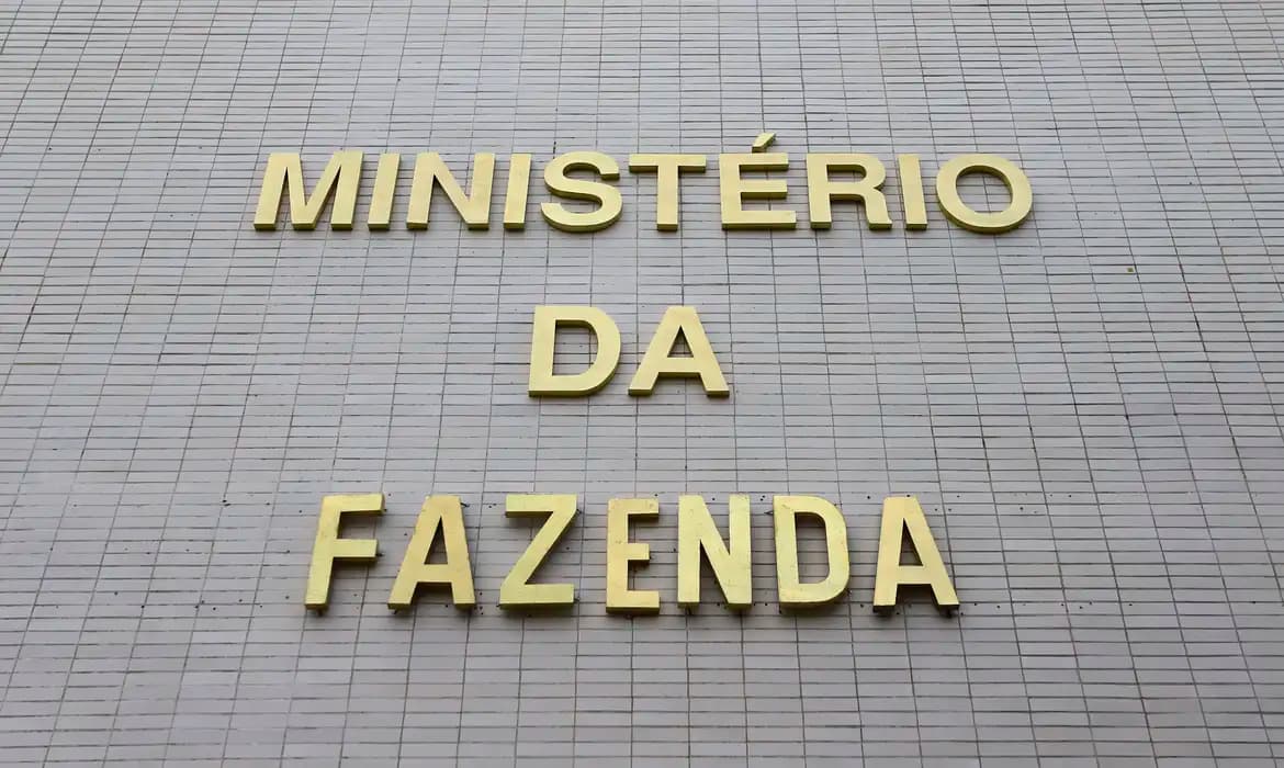 Contas do governo têm superávit de R$ 4,8 bilhões em setembro
